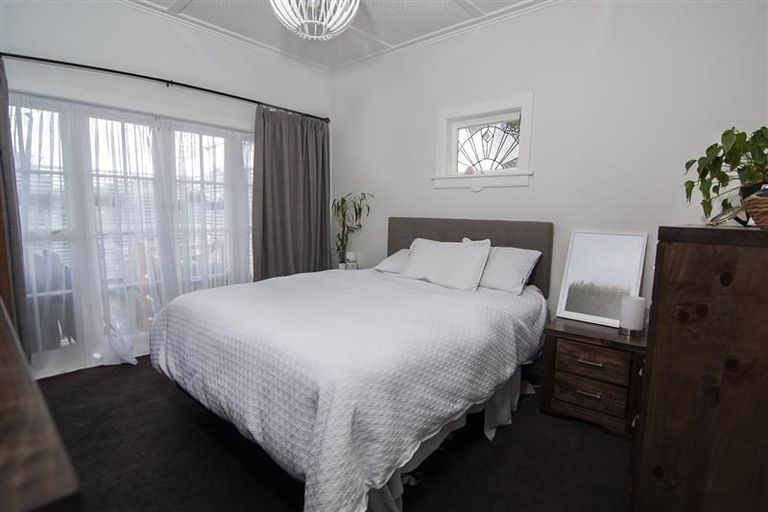 Photo of property in 16 Burrows Place, Frankton, Hamilton, 3204