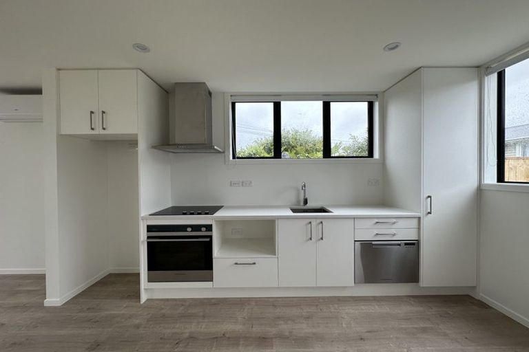 Photo of property in 5/12 Tawa Road, Te Atatu Peninsula, Auckland, 0610