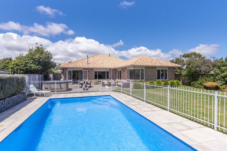 Photo of property in 12 Regent Drive, Paraparaumu Beach, Paraparaumu, 5032