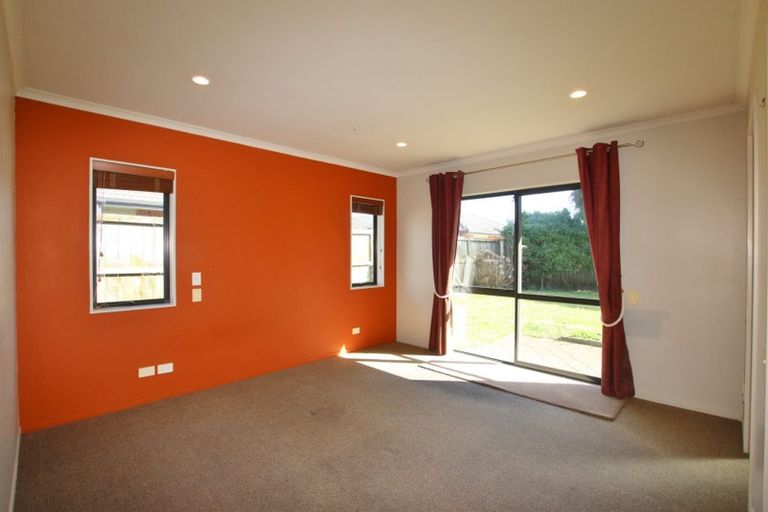 Photo of property in 174 Wattle Farm Road, Wattle Downs, Auckland, 2103