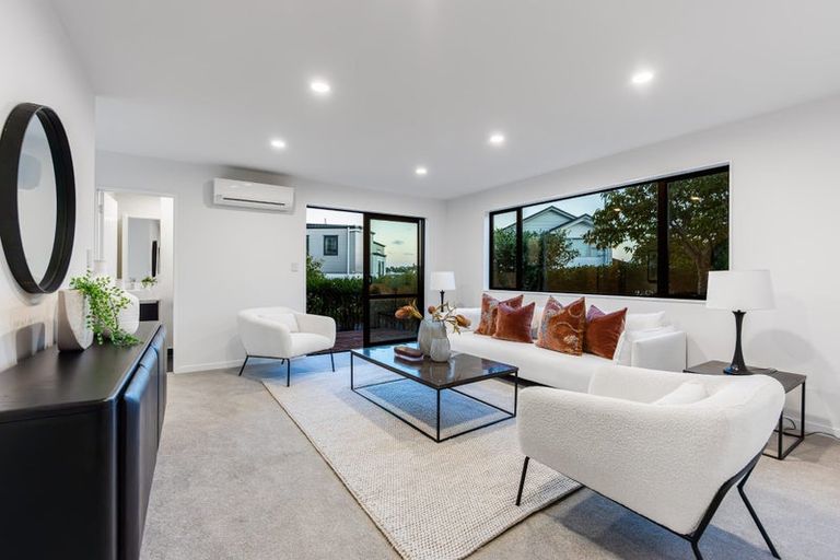 Photo of property in 16 Te Oneroa Way, Long Bay, Auckland, 0630