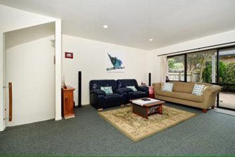 Photo of property in 1/31 Lucienne Drive, Ranui, Auckland, 0612