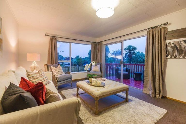 Photo of property in 28 Tomintoul Place, Highland Park, Auckland, 2010