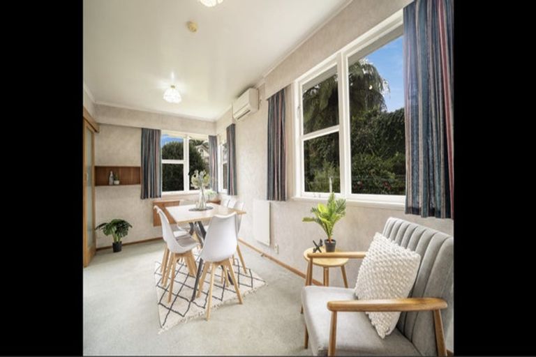 Photo of property in 3 South Street, Tawa, Wellington, 5028