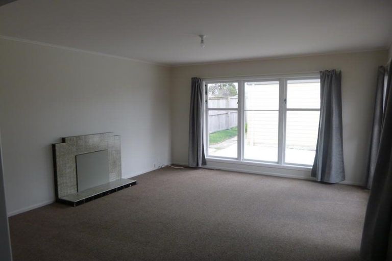 Photo of property in 121 Flanshaw Road, Te Atatu South, Auckland, 0610
