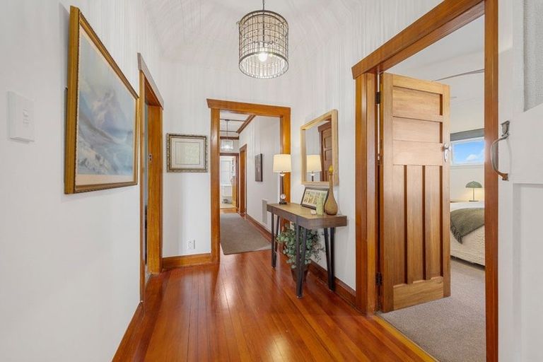 Photo of property in 75 Brougham Street, New Plymouth, 4310