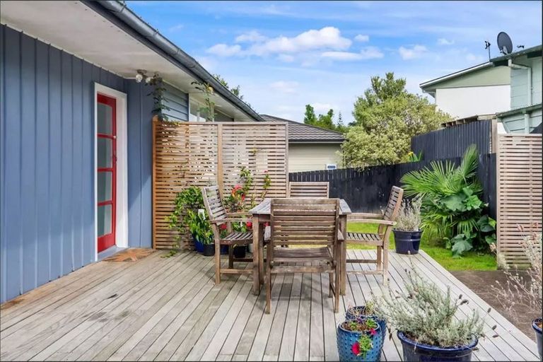 Photo of property in 2/20 Crosby Road, West Harbour, Auckland, 0618