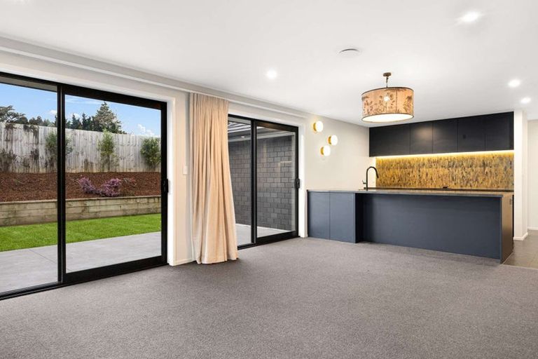 Photo of property in 9 Rehua Place, Waiwhakaiho, New Plymouth, 4312