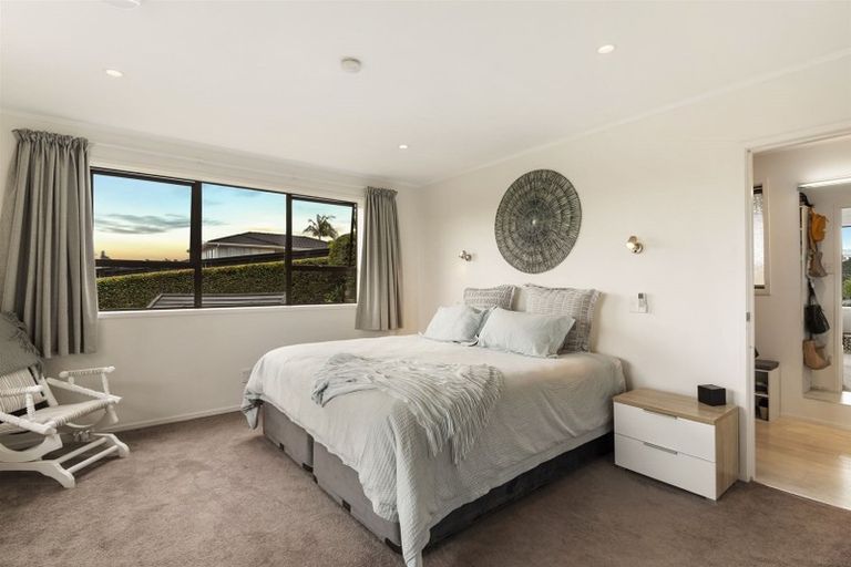 Photo of property in 124 Weatherly Road, Torbay, Auckland, 0630