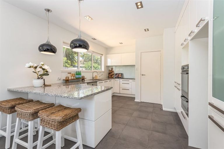 Photo of property in 98 Roberta Drive, Somerfield, Christchurch, 8024