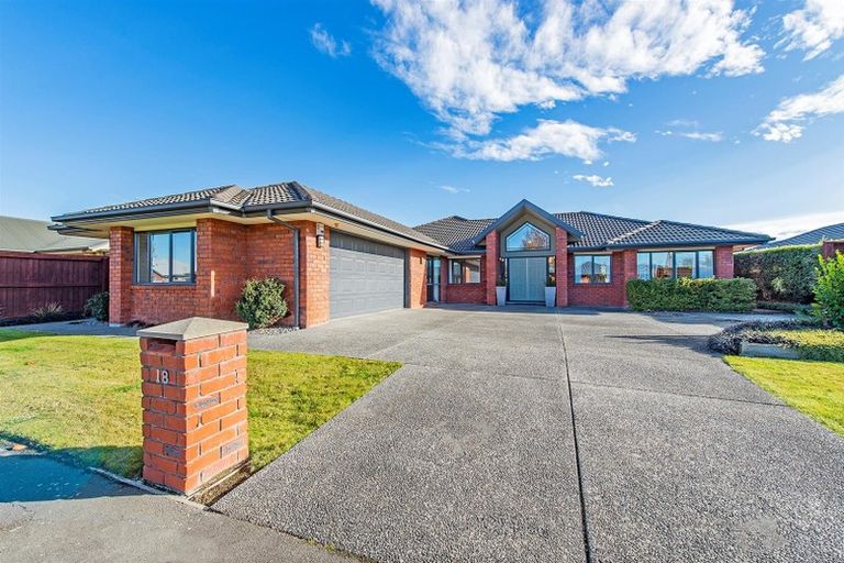 Photo of property in 18 Coolspring Way, Redwood, Christchurch, 8051