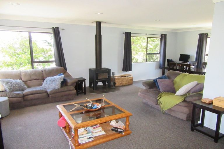 Photo of property in 9 Oaklands Grove, Clouston Park, Upper Hutt, 5018