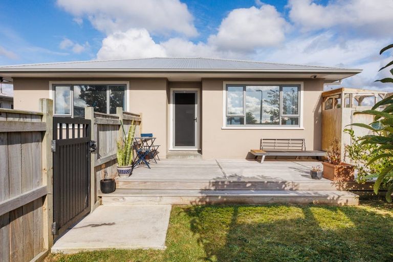 Photo of property in 12 Somerset Crescent, Highbury, Palmerston North, 4412