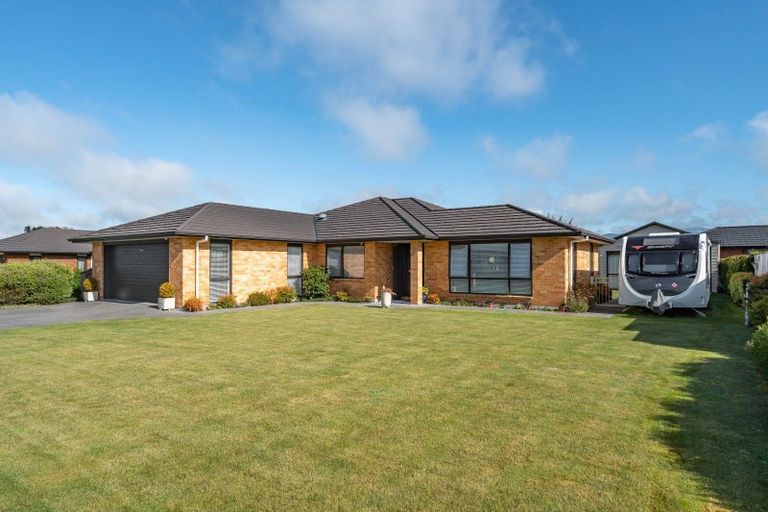 Photo of property in 13 Feist Street, Carterton, 5713