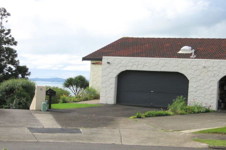 Photo of property in 2/13 Pounamu Place, Shelly Park, Auckland, 2014