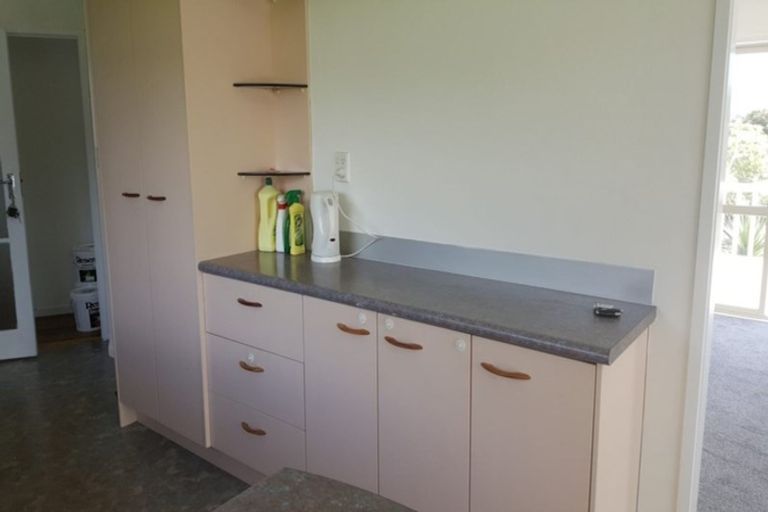 Photo of property in 10 St Margaret Place, West Harbour, Auckland, 0618