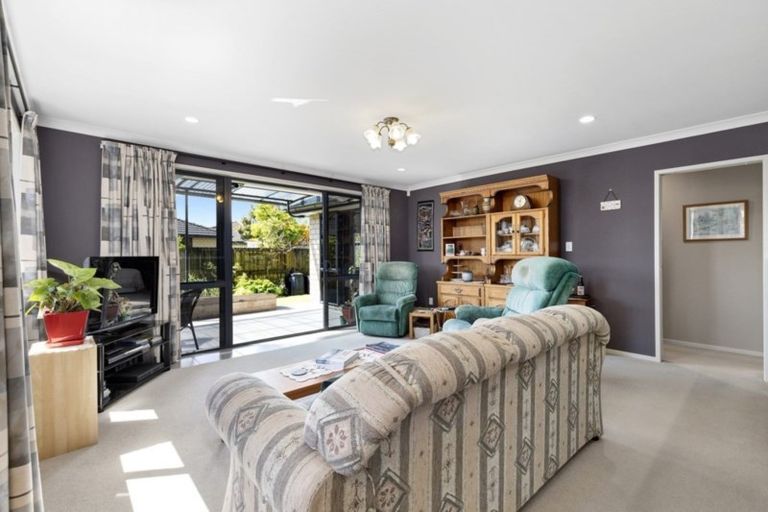 Photo of property in 1 Holly Place, Rototuna North, Hamilton, 3210