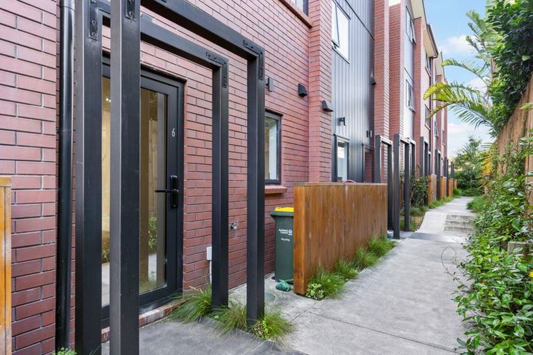 Photo of property in 6/19 Karamu Street, Te Atatu Peninsula, Auckland, 0610