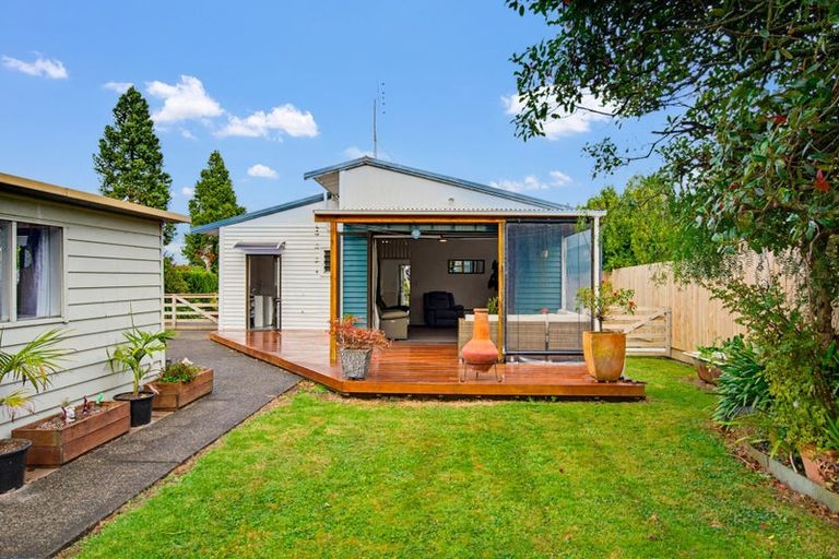 Photo of property in 6 Hull Road, Waiuku, 2123