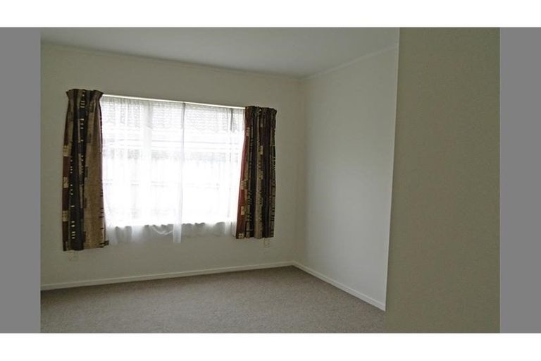 Photo of property in 8 Waylen Place, Burswood, Auckland, 2013