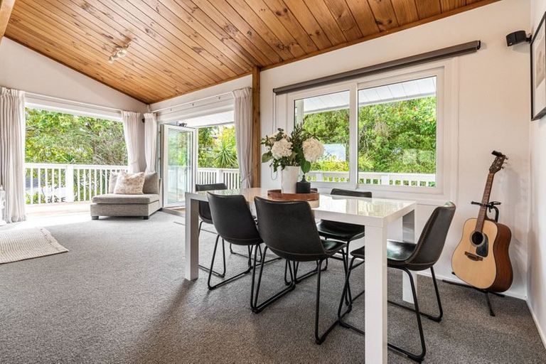 Photo of property in 1/6a Sunnynook Road, Sunnynook, Auckland, 0620