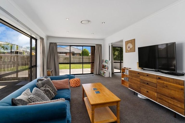 Photo of property in 7 Lambert Way, Paraparaumu, 5032
