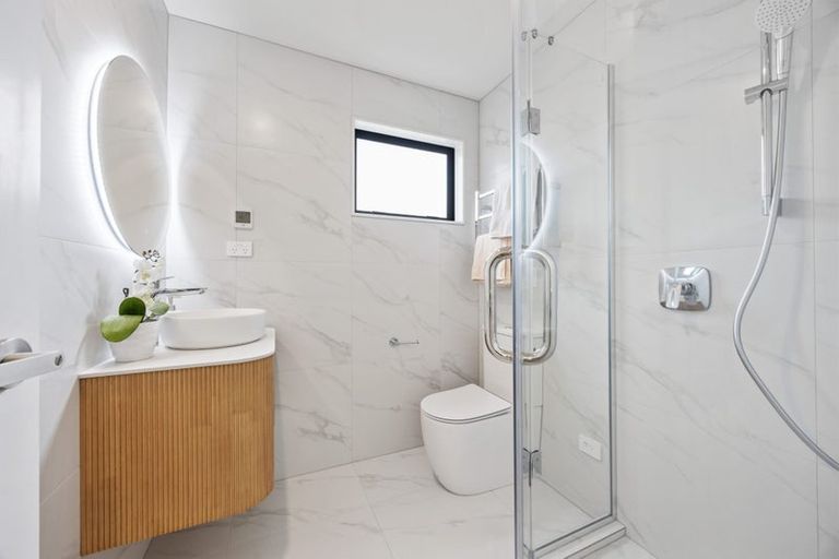 Photo of property in 72e Langana Avenue, Browns Bay, Auckland, 0630