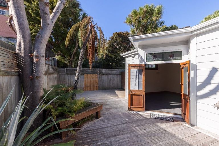 Photo of property in 24 Moir Street, Mount Victoria, Wellington, 6011