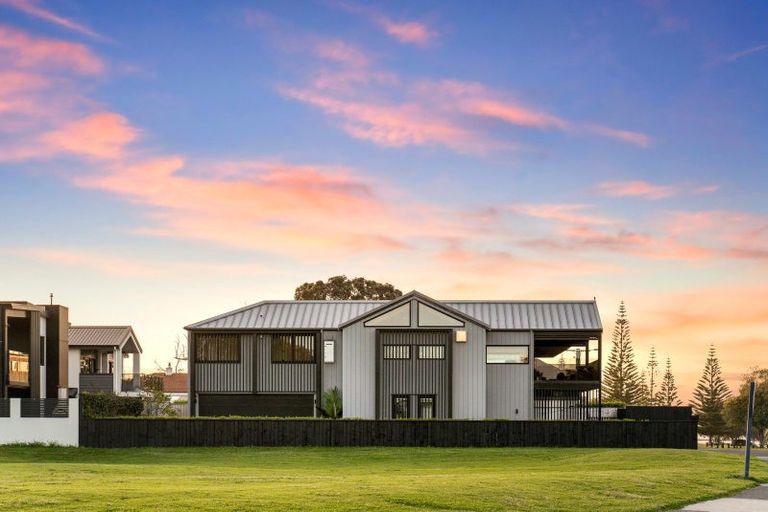 Photo of property in 101 Beach Road, Whangamata, 3620