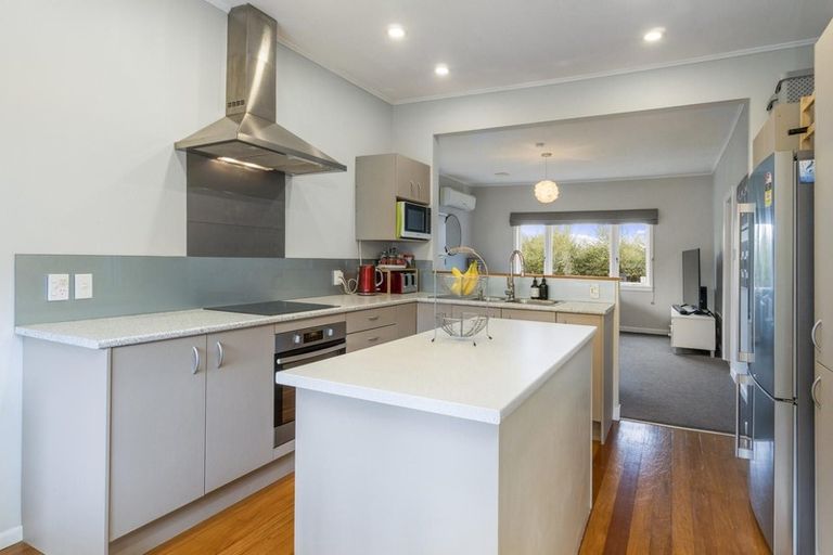 Photo of property in 2 Buisson Glade, West Harbour, Auckland, 0618