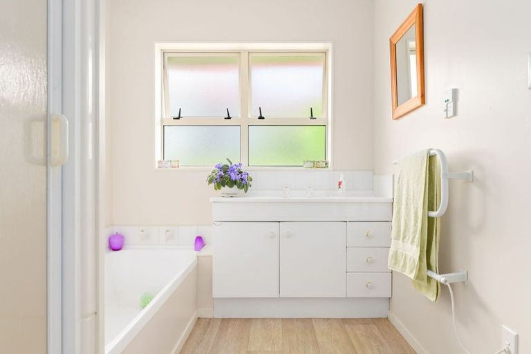 Photo of property in 4 West Ridge Drive, Western Heights, Hamilton, 3200