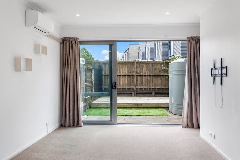 Photo of property in 16 Shelduck Way, Hobsonville, Auckland, 0616