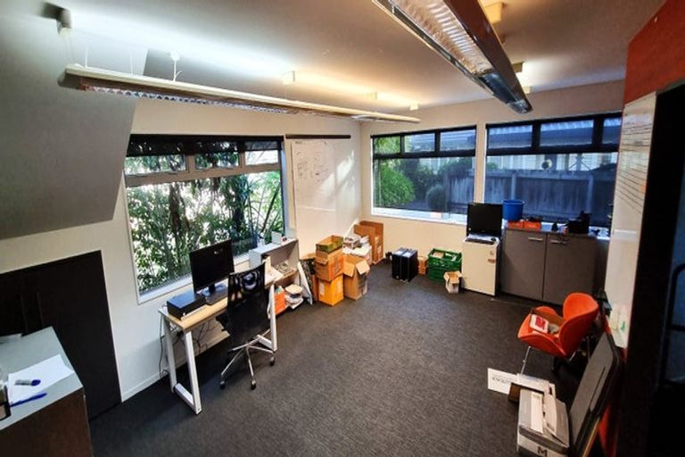 Photo of property in 1/108 Lincoln Road, Henderson, Auckland, 0610