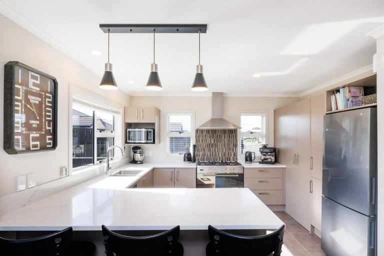 Photo of property in 9 Lorenzo Place, Kelvin Grove, Palmerston North, 4414