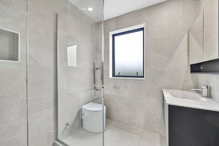 Photo of property in 4/163 Edmonton Road, Te Atatu South, Auckland, 0610