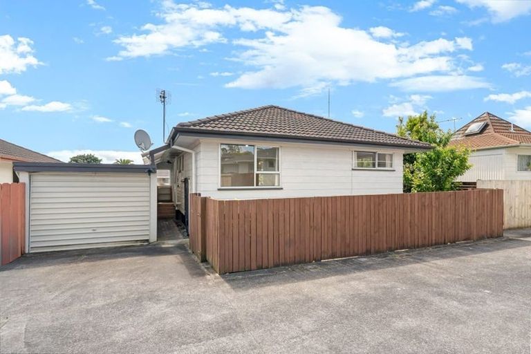 Photo of property in 1/11 Tomintoul Place, Highland Park, Auckland, 2010