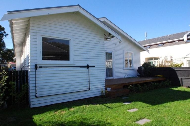 Photo of property in 202 The Parade, Island Bay, Wellington, 6023