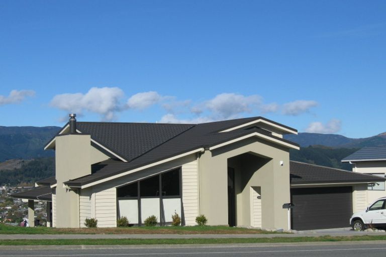 Photo of property in 30 Kirton Drive, Riverstone Terraces, Upper Hutt, 5018