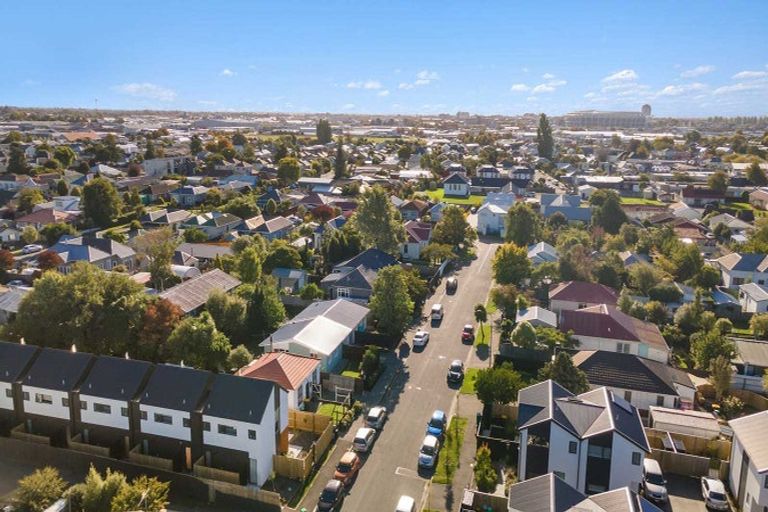 Photo of property in 2/14 Frederick Street, Waltham, Christchurch, 8011