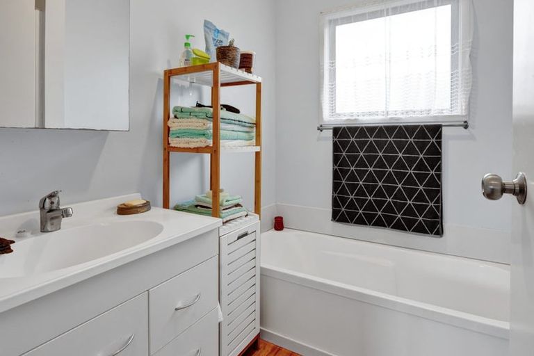 Photo of property in 17 Rewa Street, Inglewood, 4330