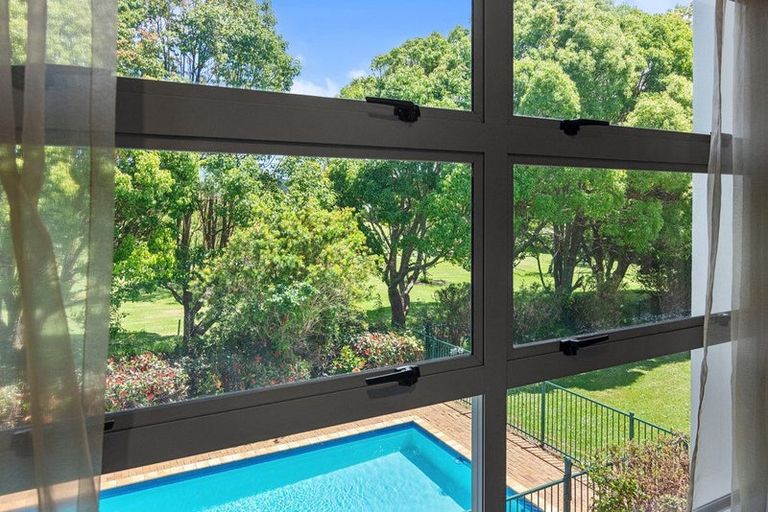 Photo of property in 33 Oak Manor Drive, Albany, Auckland, 0632