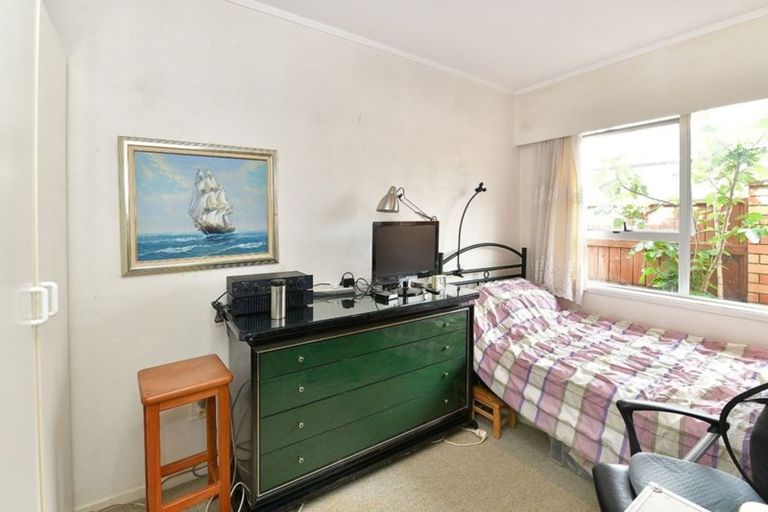Photo of property in 2/85 Velma Road, Hillcrest, Auckland, 0627