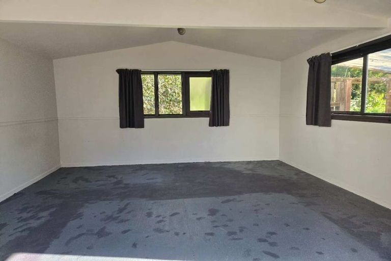 Photo of property in 11 Halberg Street, Glenfield, Auckland, 0629