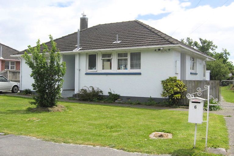 Photo of property in 6 Grosvenor Street, Redwood, Christchurch, 8051