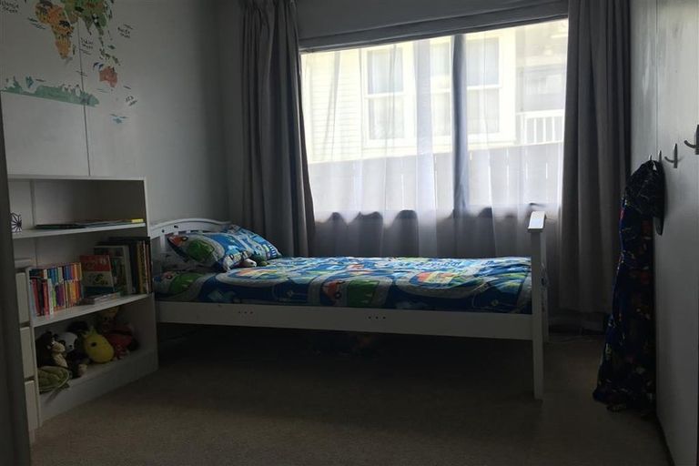 Photo of property in 1/6 Valdale Road, Henderson, Auckland, 0610