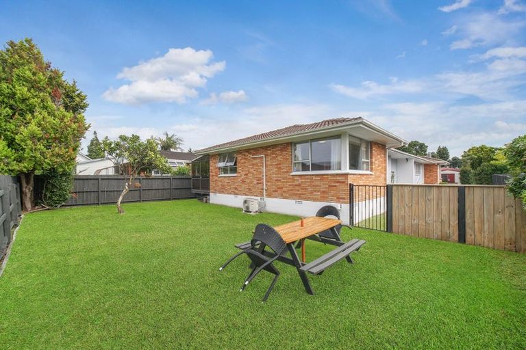 Photo of property in 2/15 Poinsettia Place, Henderson, Auckland, 0610