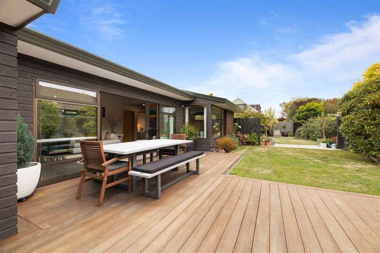 Photo of property in 60 Prestons Road, Redwood, Christchurch, 8051