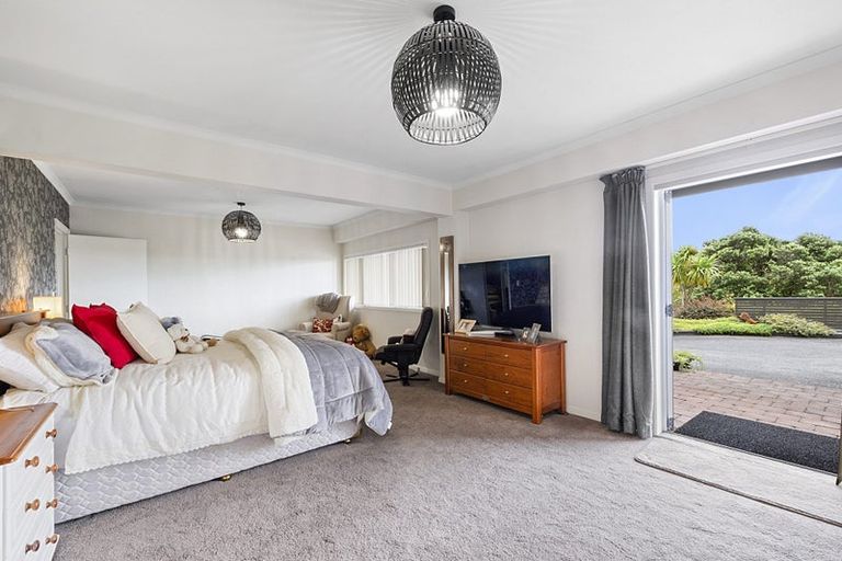Photo of property in 38 Seaview Road, Marfell, New Plymouth, 4310