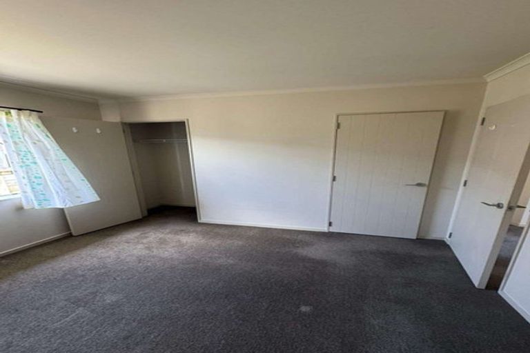 Photo of property in 50a Miles Crescent, Newlands, Wellington, 6037