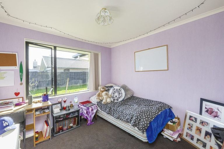 Photo of property in 23 Geneva Terrace, Kelvin Grove, Palmerston North, 4414